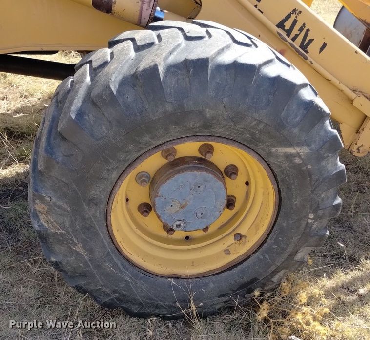 image for item DK8839 2001 New Holland 675E  backhoe