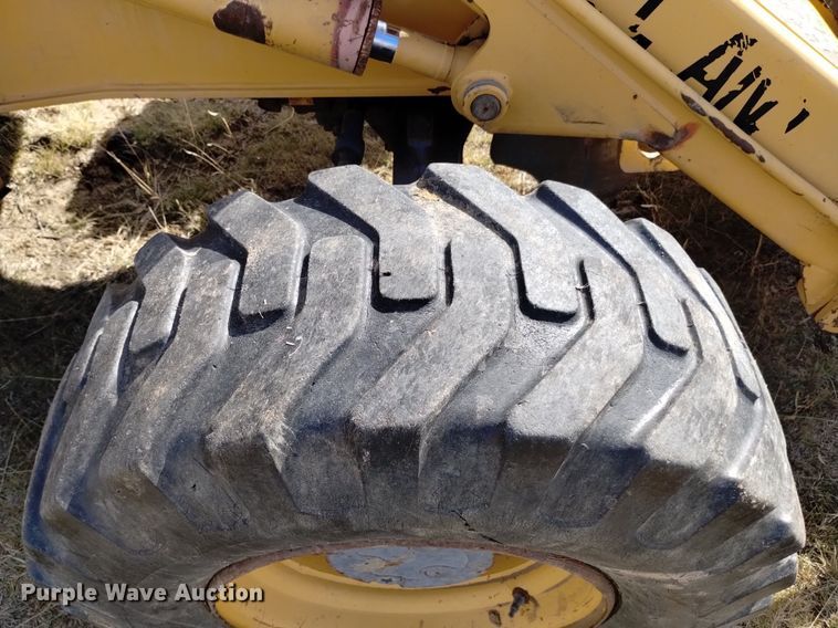 image for item DK8839 2001 New Holland 675E  backhoe