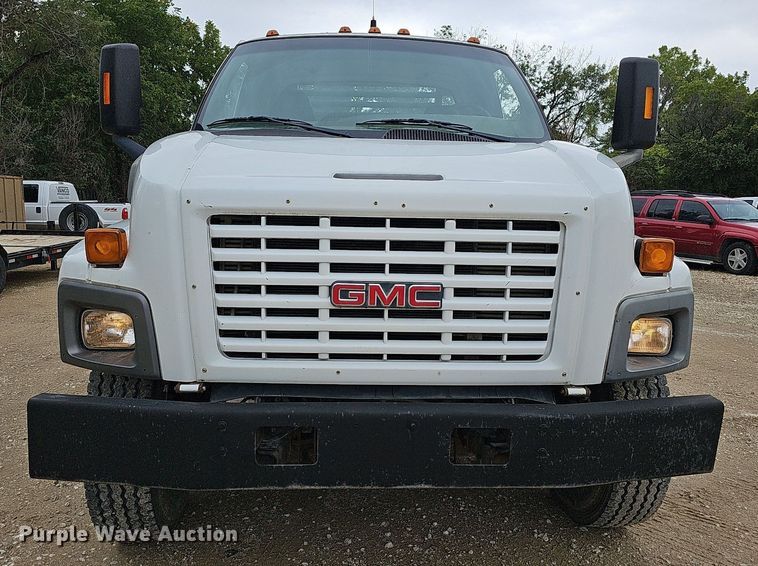 image for item DN8713 2006 GMC C7500  flatbed truck