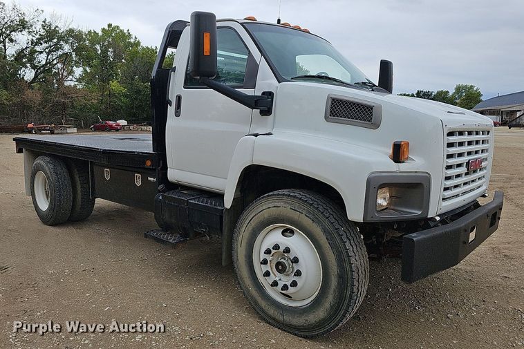 image for item DN8713 2006 GMC C7500  flatbed truck