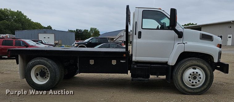 image for item DN8713 2006 GMC C7500  flatbed truck