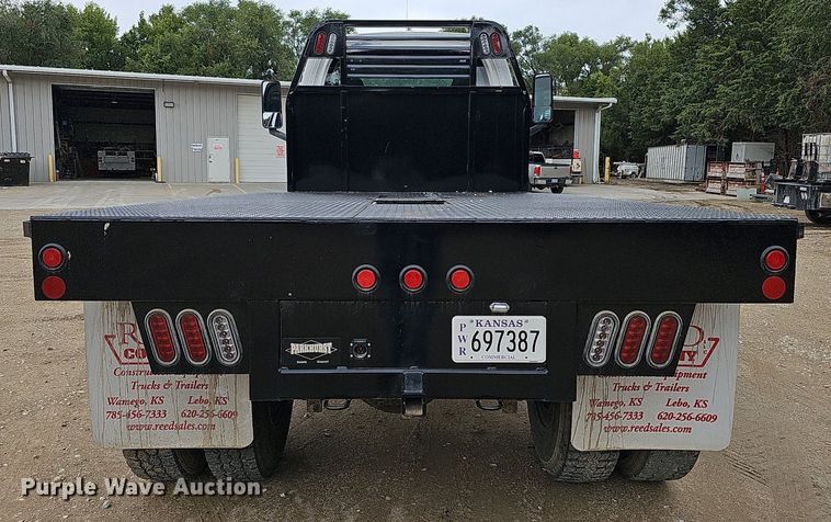 image for item DN8713 2006 GMC C7500  flatbed truck