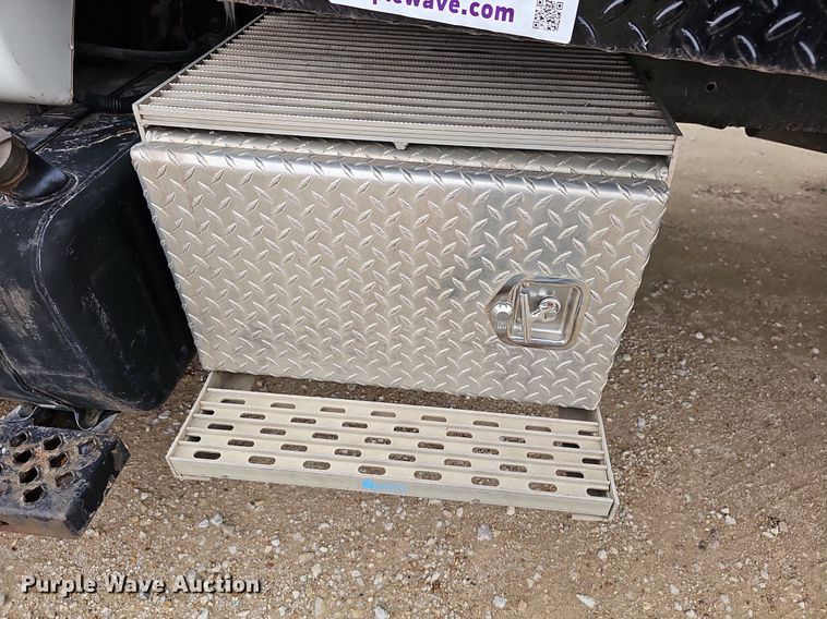 image for item DN8713 2006 GMC C7500  flatbed truck