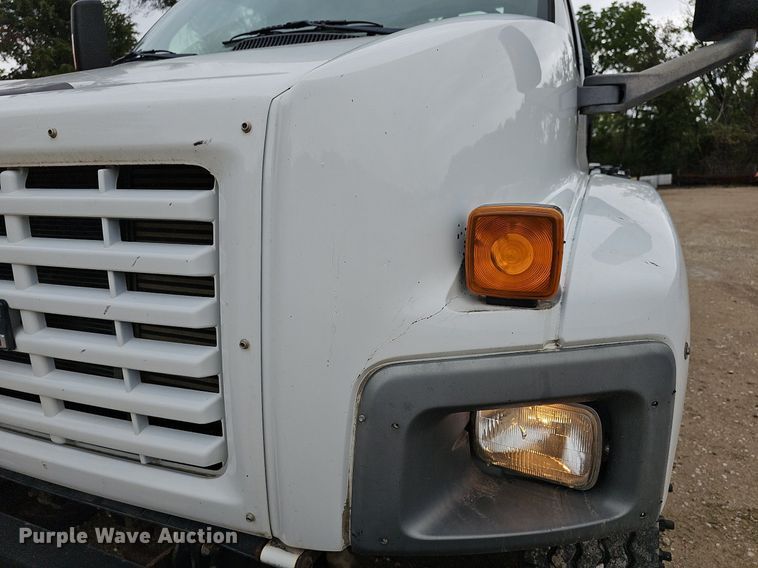 image for item DN8713 2006 GMC C7500  flatbed truck