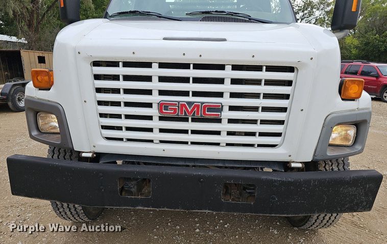 image for item DN8713 2006 GMC C7500  flatbed truck