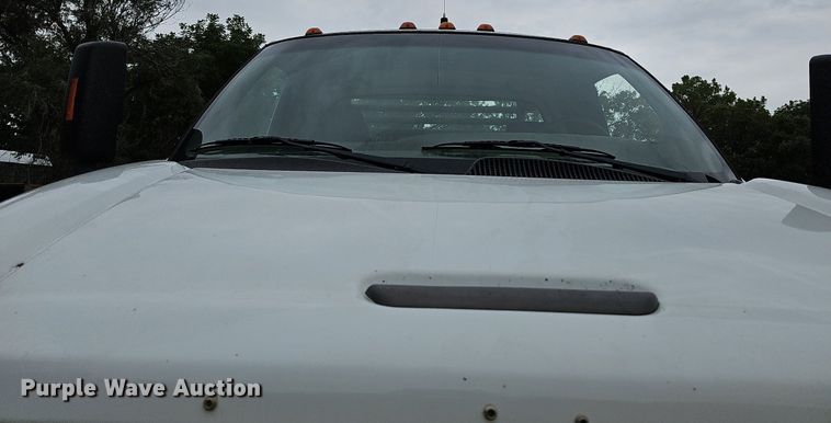 image for item DN8713 2006 GMC C7500  flatbed truck