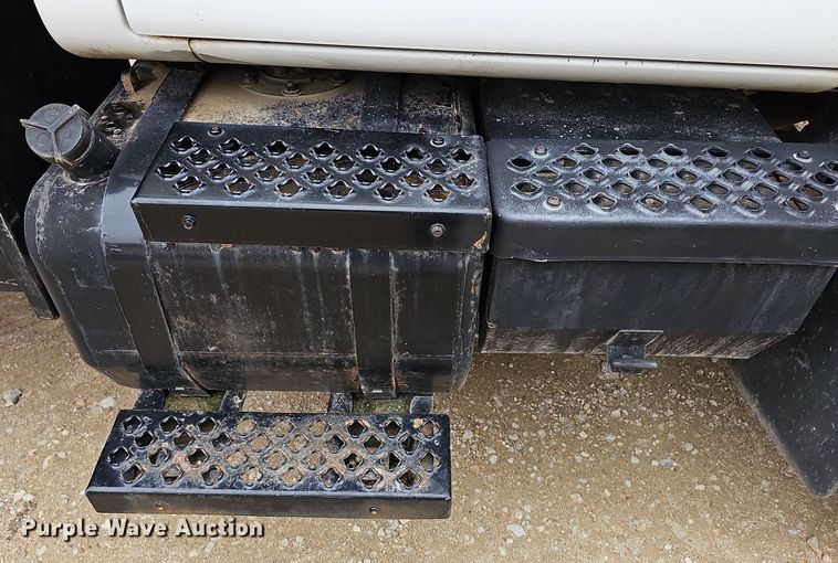 image for item DN8713 2006 GMC C7500  flatbed truck