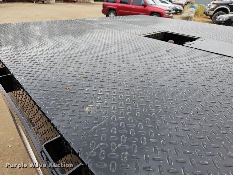 image for item DN8713 2006 GMC C7500  flatbed truck