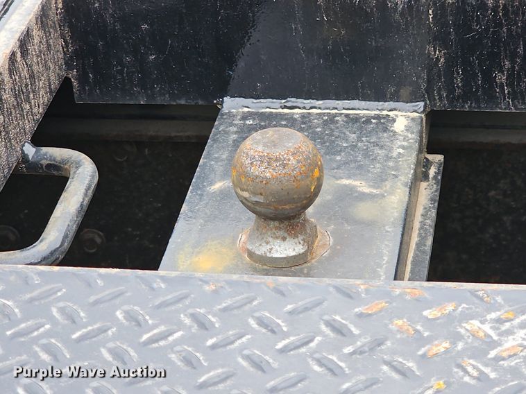 image for item DN8713 2006 GMC C7500  flatbed truck