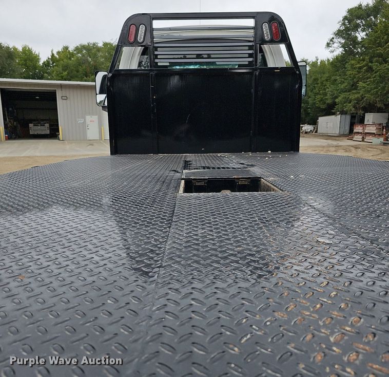 image for item DN8713 2006 GMC C7500  flatbed truck