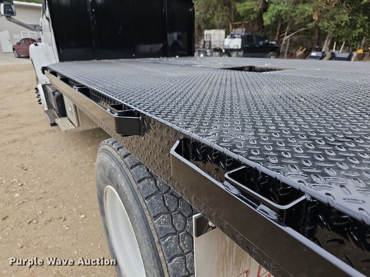 image for item DN8713 2006 GMC C7500  flatbed truck