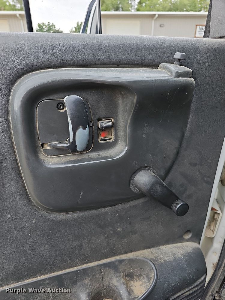 image for item DN8713 2006 GMC C7500  flatbed truck