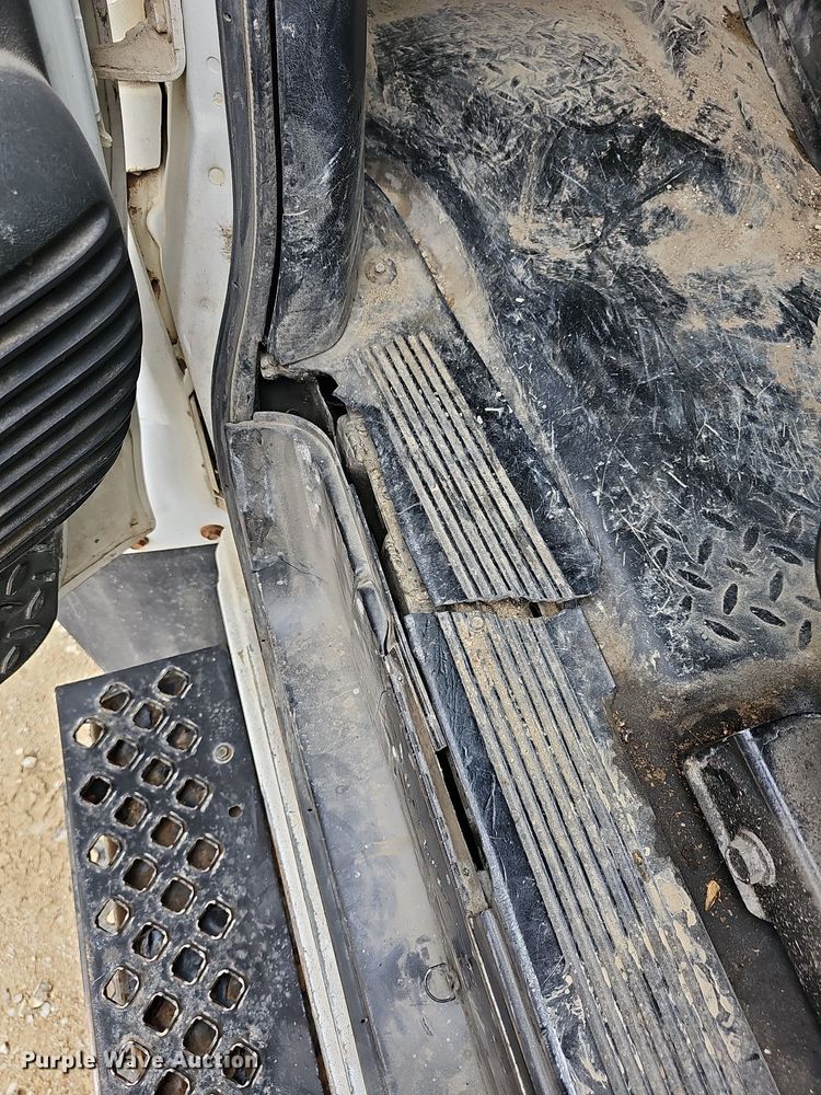 image for item DN8713 2006 GMC C7500  flatbed truck