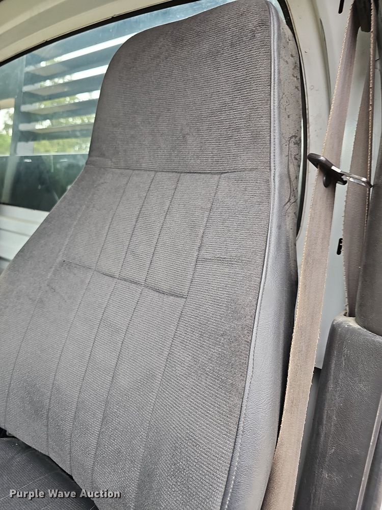 image for item DN8713 2006 GMC C7500  flatbed truck