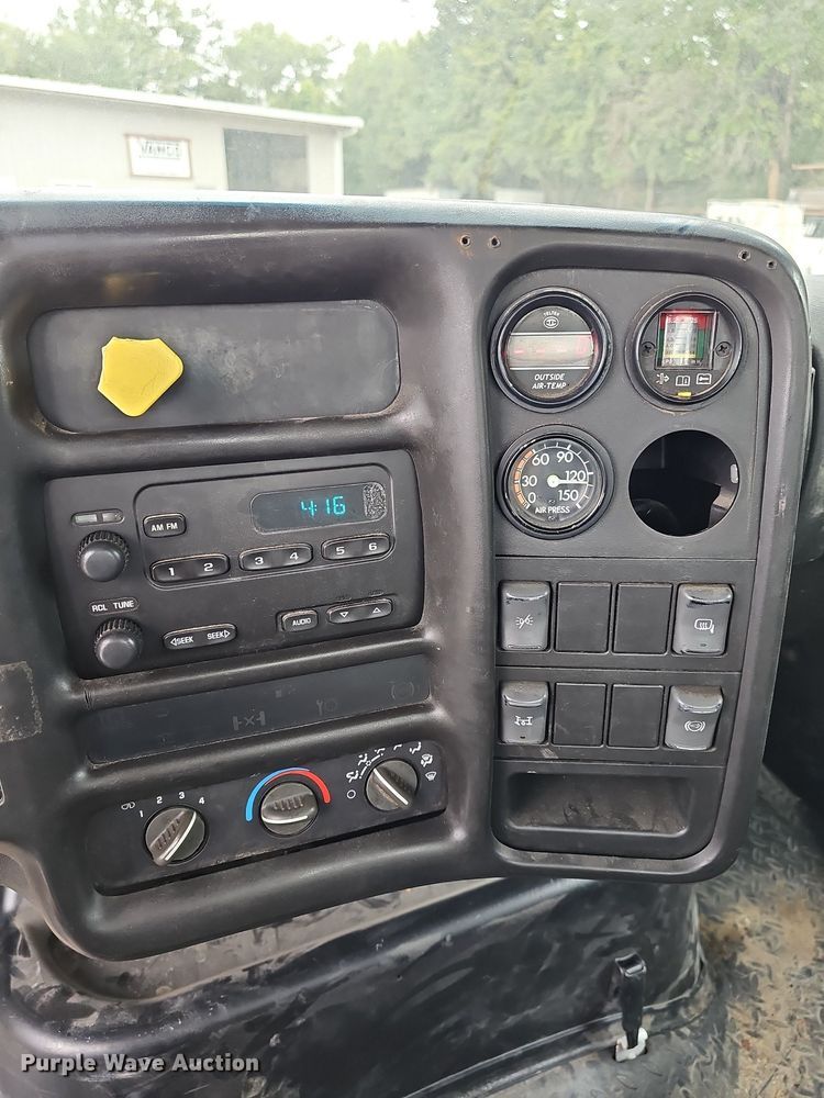 image for item DN8713 2006 GMC C7500  flatbed truck