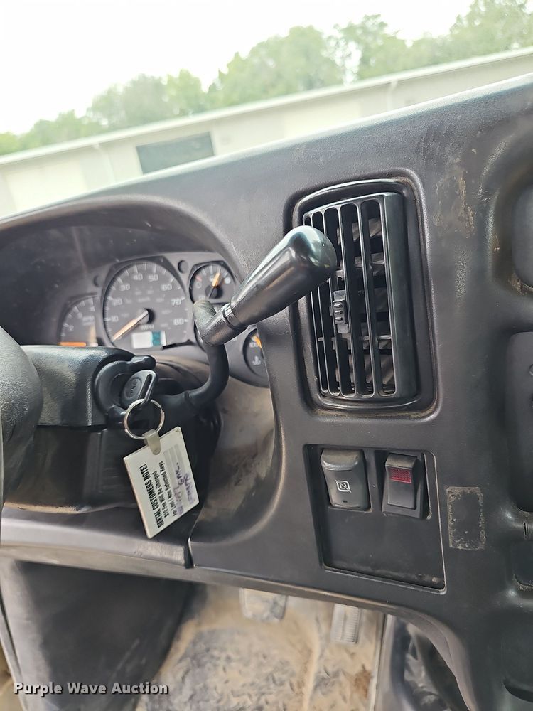 image for item DN8713 2006 GMC C7500  flatbed truck