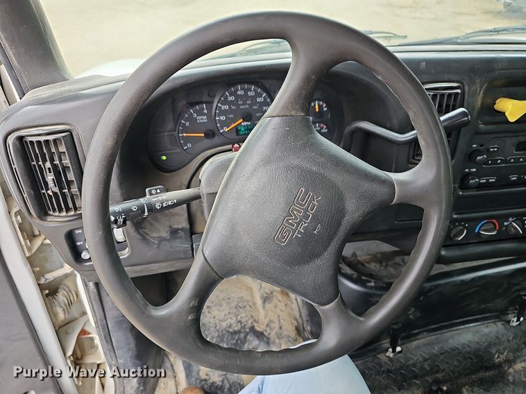 image for item DN8713 2006 GMC C7500  flatbed truck