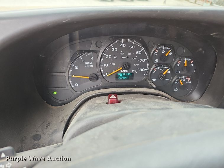 image for item DN8713 2006 GMC C7500  flatbed truck