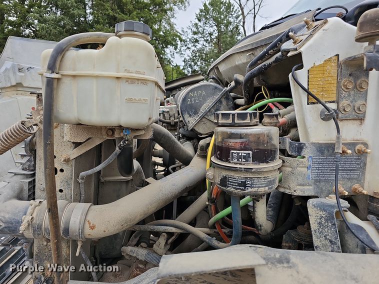 image for item DN8713 2006 GMC C7500  flatbed truck