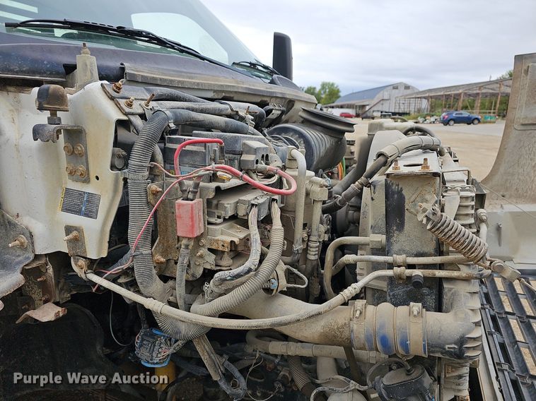 image for item DN8713 2006 GMC C7500  flatbed truck