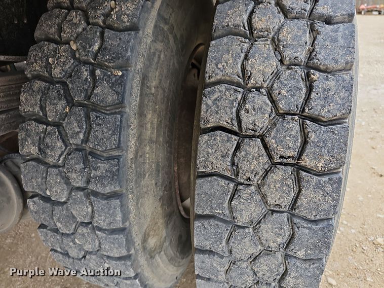 image for item DN8713 2006 GMC C7500  flatbed truck