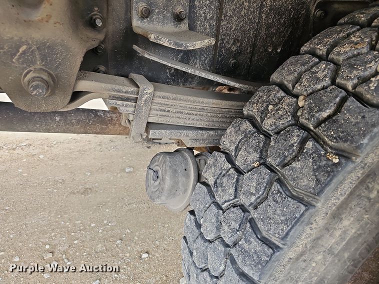 image for item DN8713 2006 GMC C7500  flatbed truck