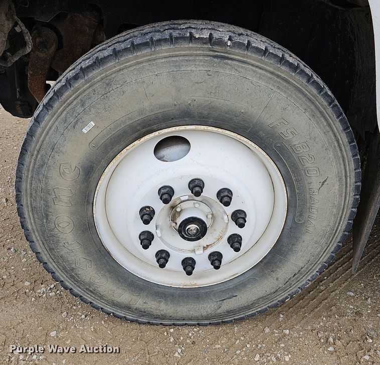 image for item DN8713 2006 GMC C7500  flatbed truck