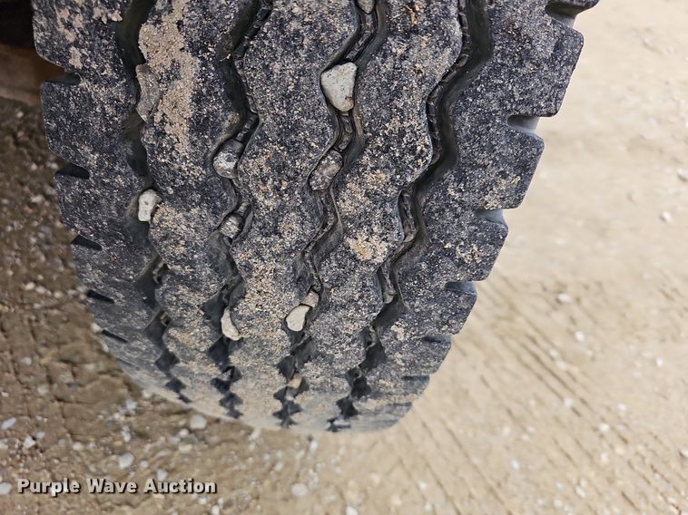 image for item DN8713 2006 GMC C7500  flatbed truck