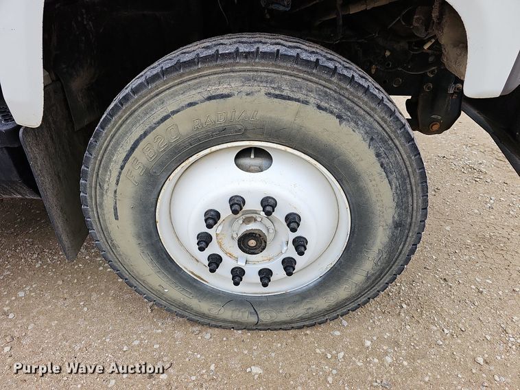 image for item DN8713 2006 GMC C7500  flatbed truck