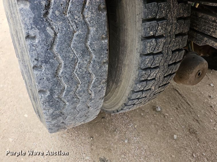 image for item DN8713 2006 GMC C7500  flatbed truck