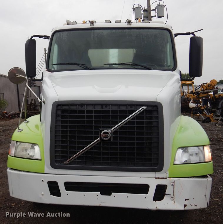 image for item DO3162 2012 Volvo VNM  flatbed truck