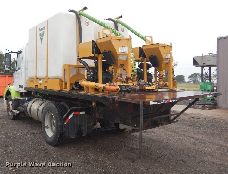 image for item DO3162 2012 Volvo VNM  flatbed truck