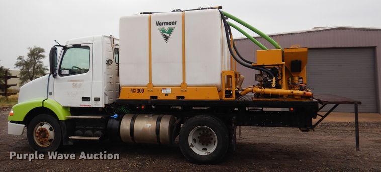 image for item DO3162 2012 Volvo VNM  flatbed truck