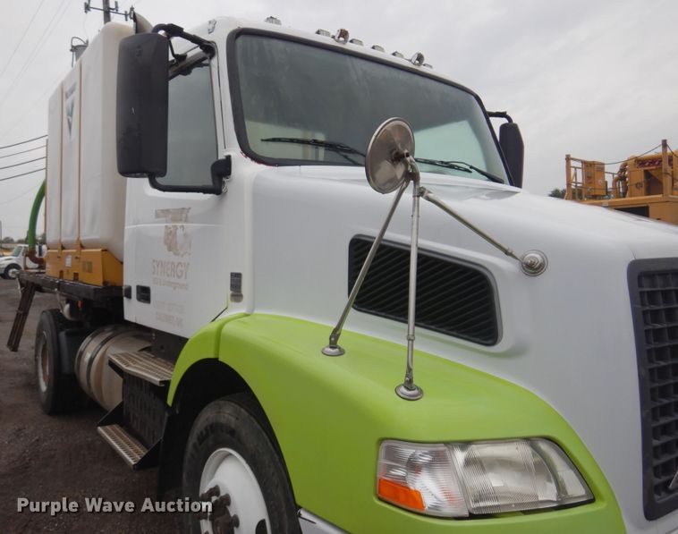 image for item DO3162 2012 Volvo VNM  flatbed truck