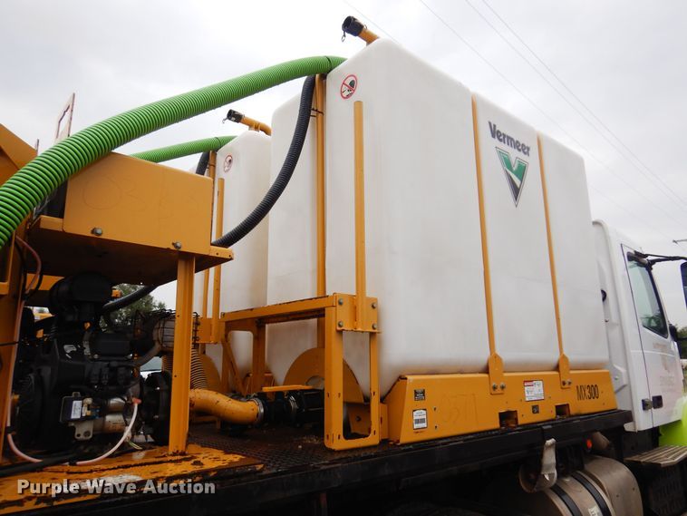 image for item DO3162 2012 Volvo VNM  flatbed truck