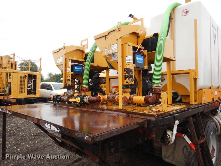 image for item DO3162 2012 Volvo VNM  flatbed truck