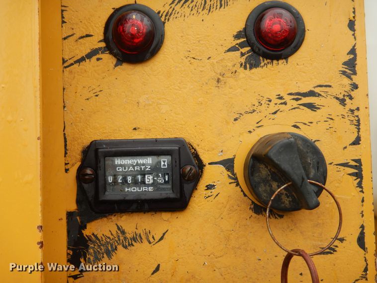 image for item DO3162 2012 Volvo VNM  flatbed truck