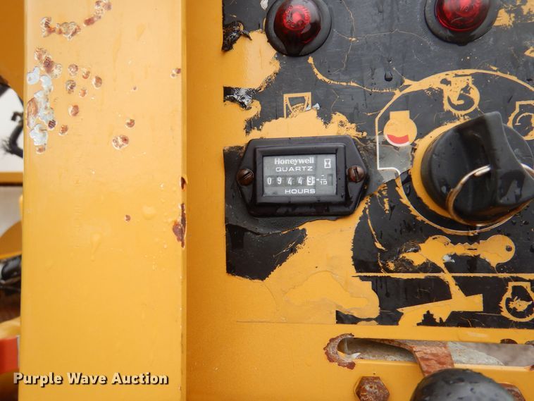 image for item DO3162 2012 Volvo VNM  flatbed truck