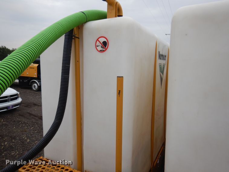 image for item DO3162 2012 Volvo VNM  flatbed truck