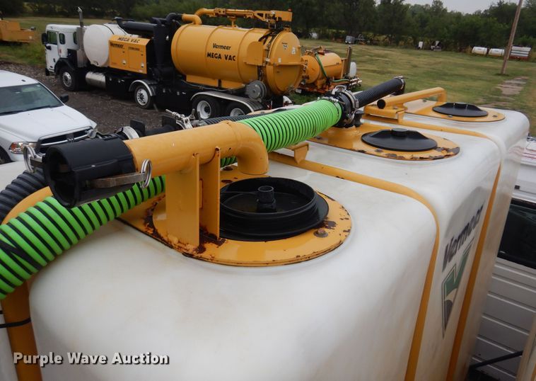 image for item DO3162 2012 Volvo VNM  flatbed truck