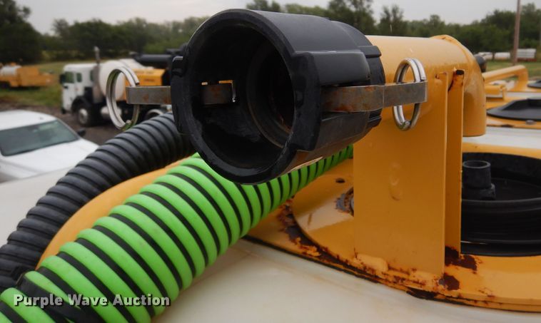 image for item DO3162 2012 Volvo VNM  flatbed truck