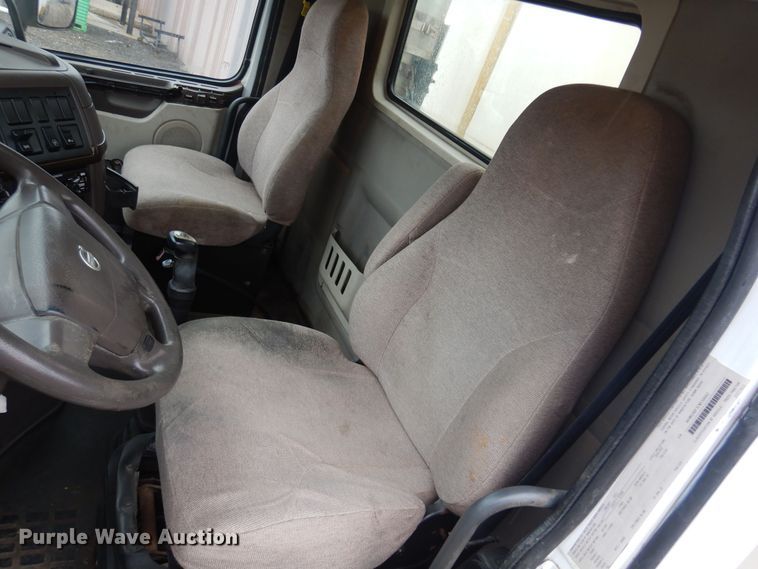 image for item DO3162 2012 Volvo VNM  flatbed truck