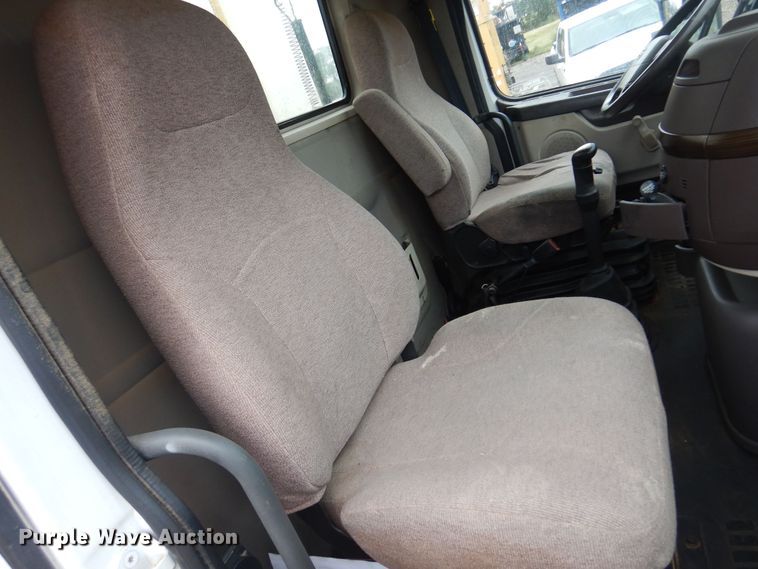 image for item DO3162 2012 Volvo VNM  flatbed truck