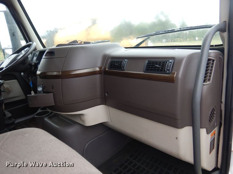 image for item DO3162 2012 Volvo VNM  flatbed truck