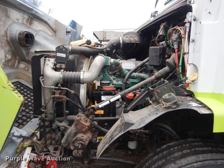 image for item DO3162 2012 Volvo VNM  flatbed truck