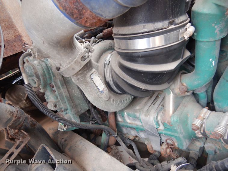 image for item DO3162 2012 Volvo VNM  flatbed truck