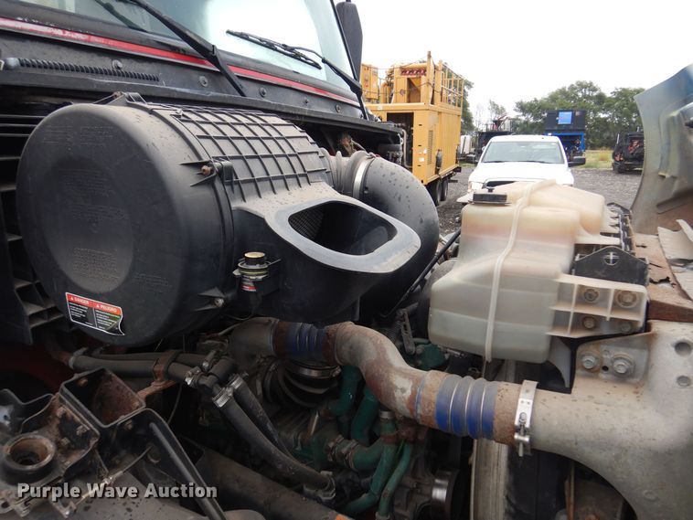 image for item DO3162 2012 Volvo VNM  flatbed truck