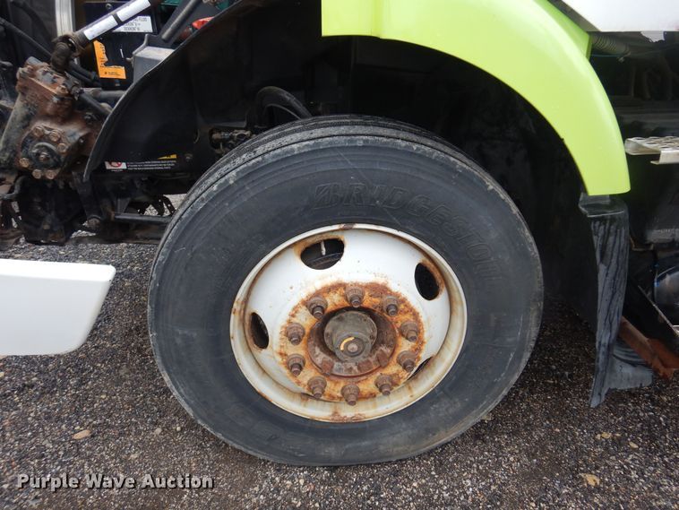 image for item DO3162 2012 Volvo VNM  flatbed truck