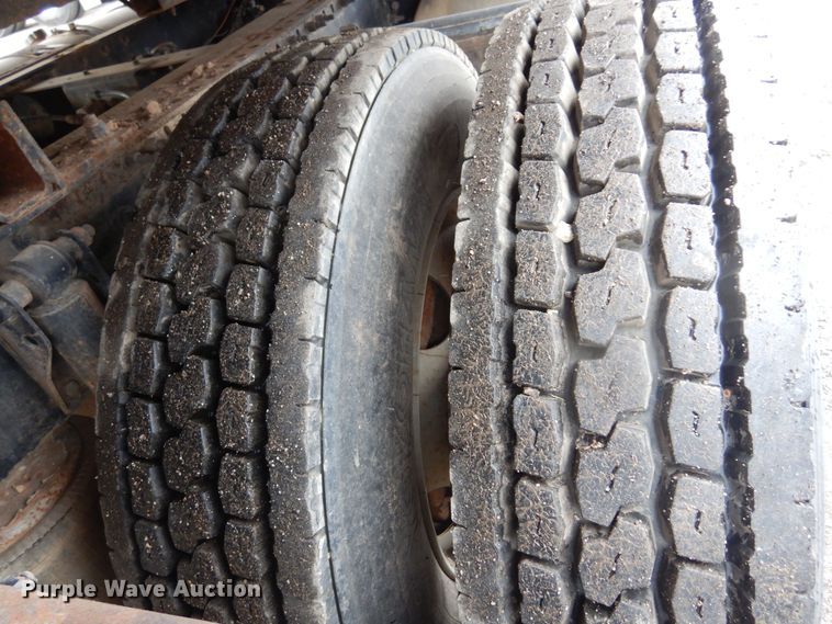 image for item DO3162 2012 Volvo VNM  flatbed truck