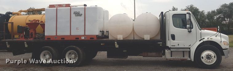 image for item DO3163 2007 Freightliner Business Classic M2  flatbed truck